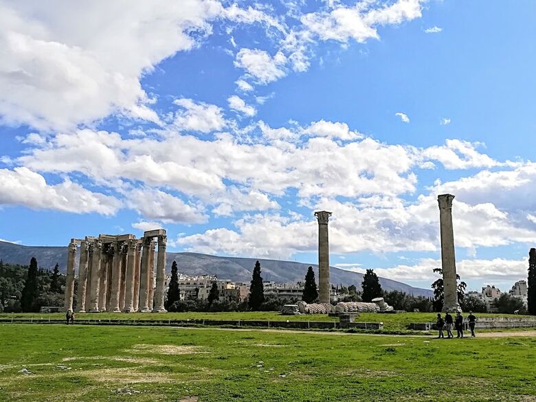 Luxurious Minimal Apartment In Acropolis