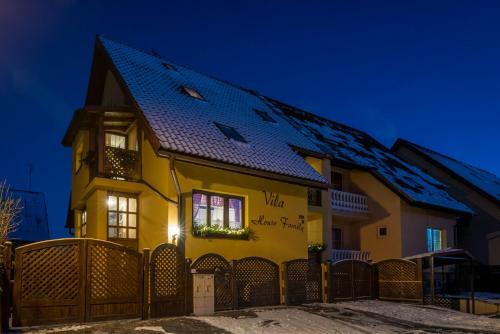 Hostal Vila House Family