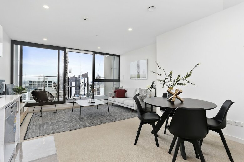 Newly Refurbished Penthouse Apartment