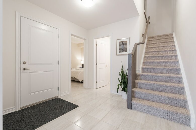 Elegant Brand New Town House