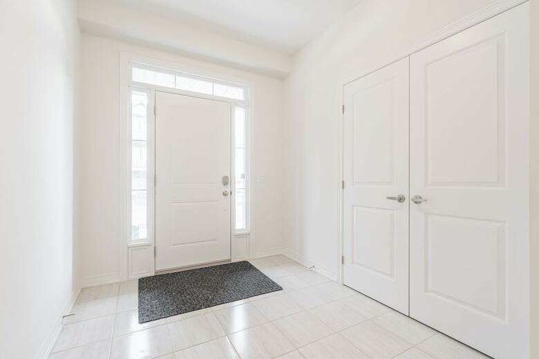 Elegant Brand New Town House
