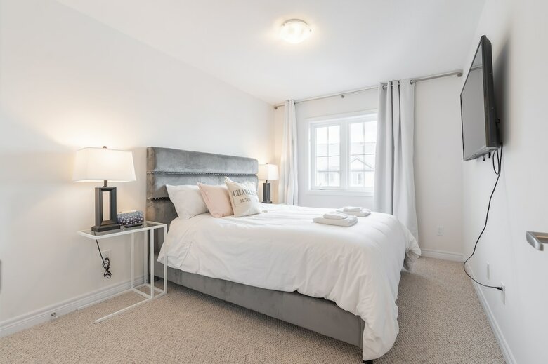 Elegant Brand New Town House