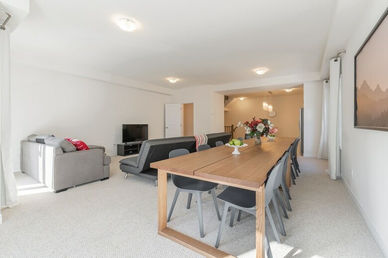 Luxurious Four Bedroom Townhouse
