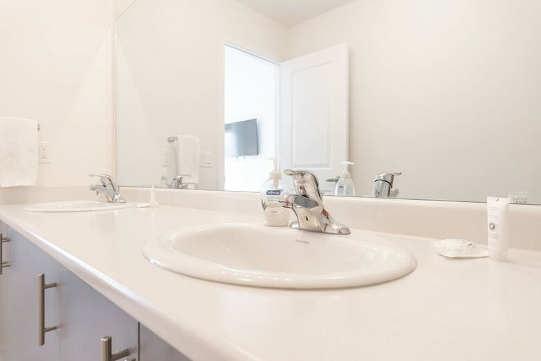 Gorgeous Brand New Spacious Town House