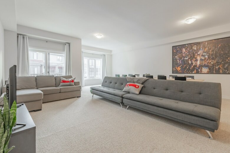 Gorgeous Brand New Spacious Town House