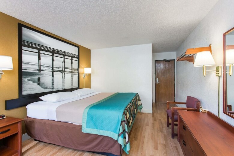 Hotel Super 8 By Wyndham Greensboro/coliseum/conv.