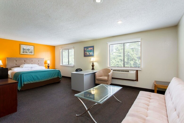 Hotel Super 8 By Wyndham Greensboro/coliseum/conv.