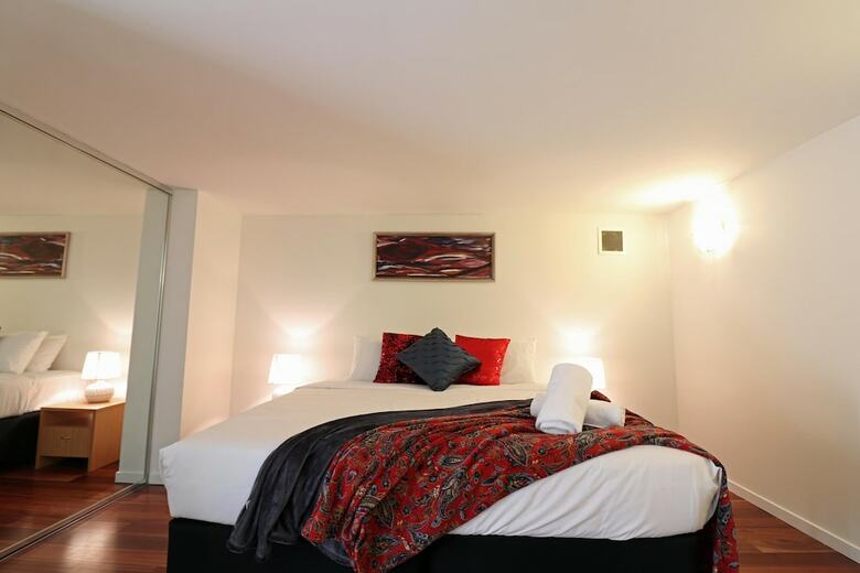 Apartamentos Warehouse Loft Living- Rejuvenate Stays