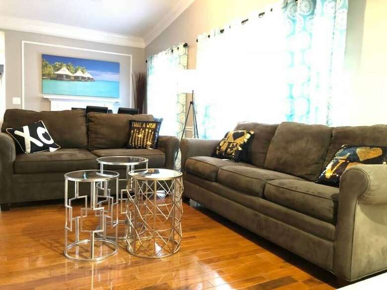 6149 Sandcrest � Next To Universal. 8 Beds. Pool. Very Clean