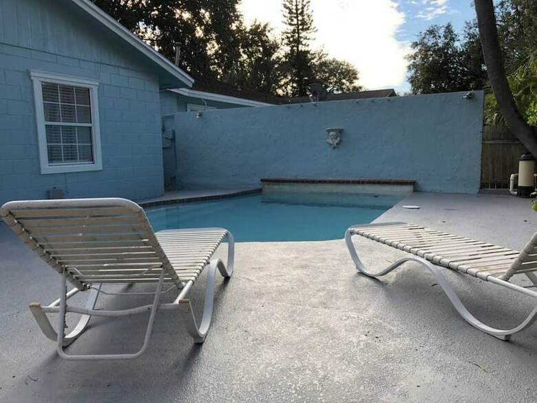 6149 Sandcrest � Next To Universal. 8 Beds. Pool. Very Clean