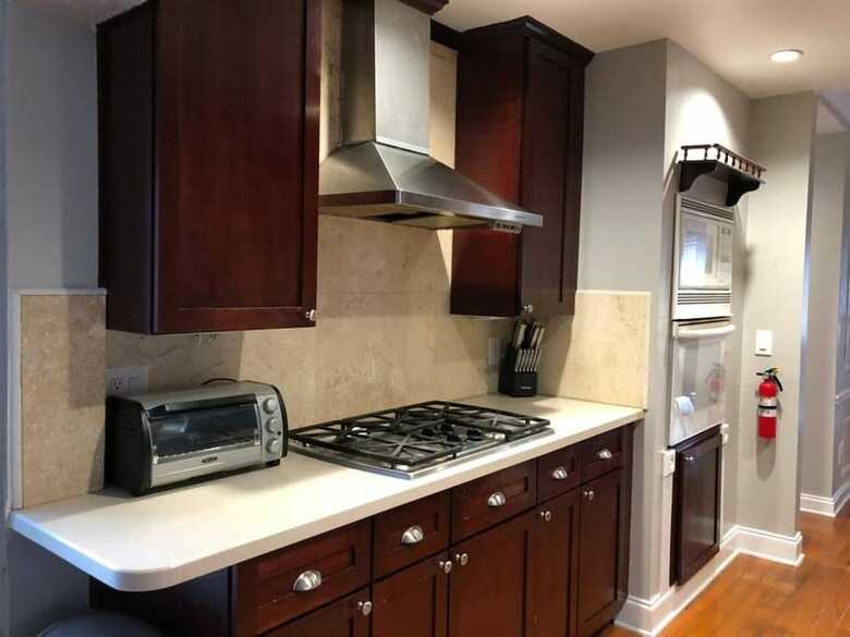 6149 Sandcrest � Next To Universal. 8 Beds. Pool. Very Clean