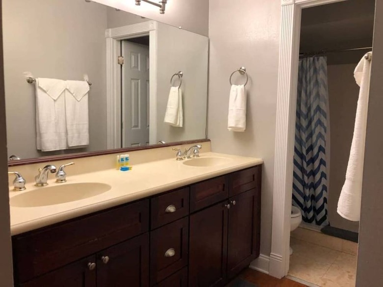 6149 Sandcrest � Next To Universal. 8 Beds. Pool. Very Clean