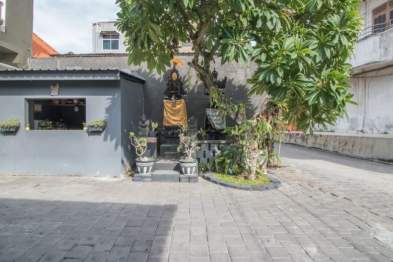 Hostal Oyo 2836 Sekar Sari Residence