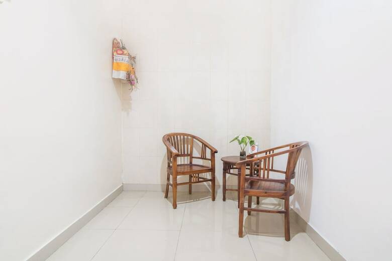 Hostal Oyo 2836 Sekar Sari Residence