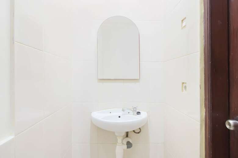 Hostal Oyo 2836 Sekar Sari Residence