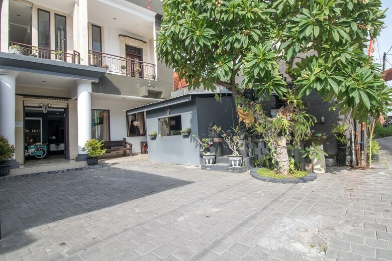 Hostal Oyo 2836 Sekar Sari Residence