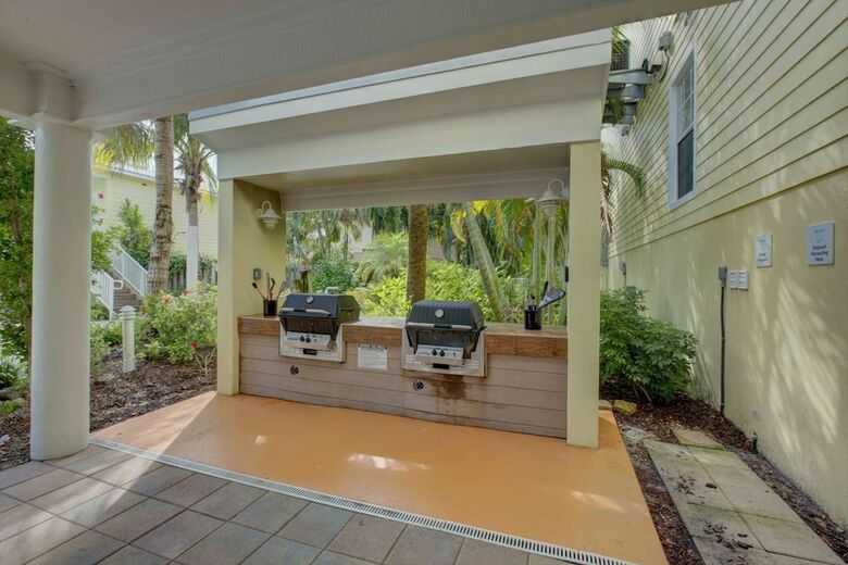 Beach Club At Siesta Key Poolside D