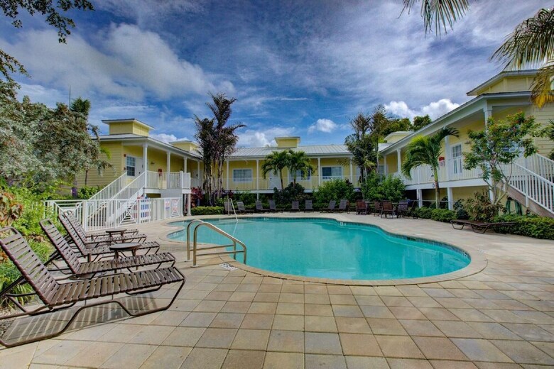 Beach Club At Siesta Key Poolside D