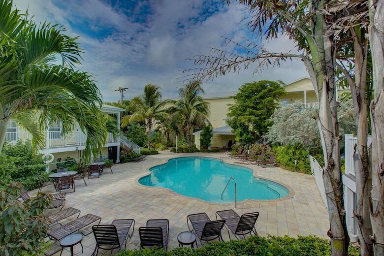 Beach Club At Siesta Key Poolside D