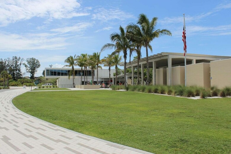 Beach Club At Siesta Key Poolside D