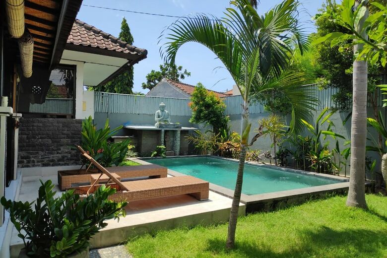 Hostal Oyo 2542 Villa Iluka 2
