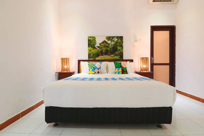 Hostal Oyo 2542 Villa Iluka 2
