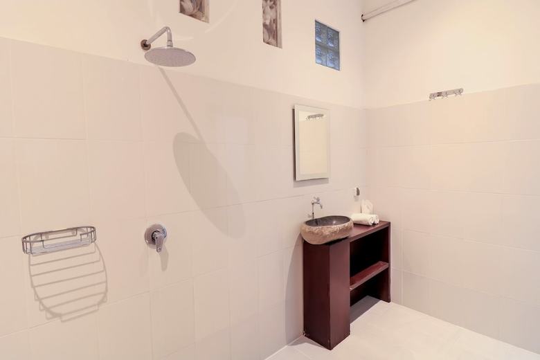 Hostal Oyo 2542 Villa Iluka 2