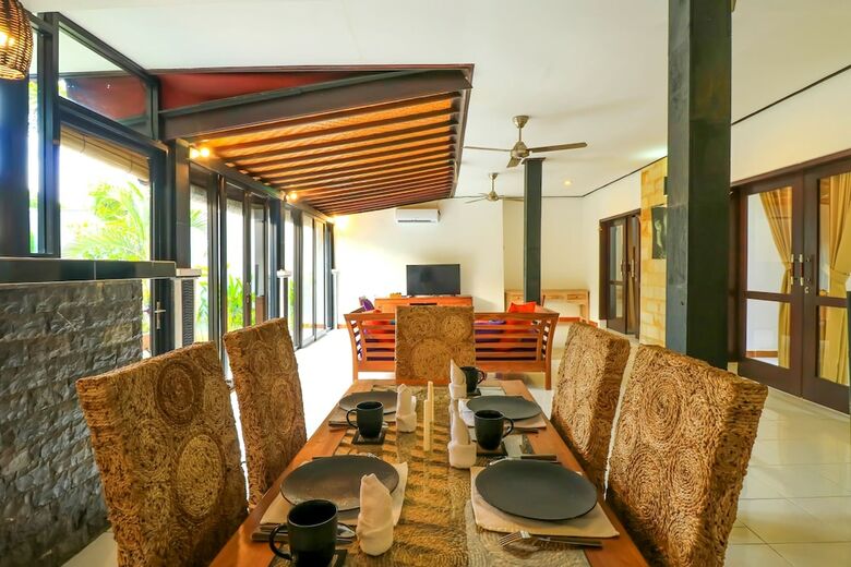 Hostal Oyo 2542 Villa Iluka 2