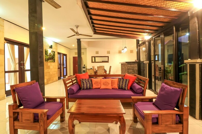 Hostal Oyo 2542 Villa Iluka 2