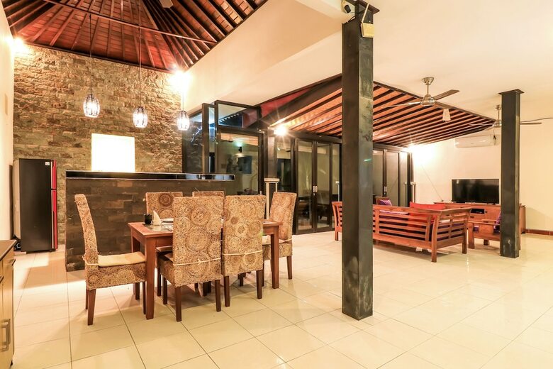 Hostal Oyo 2542 Villa Iluka 2