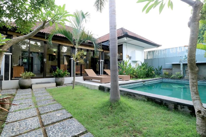 Hostal Oyo 2542 Villa Iluka 2