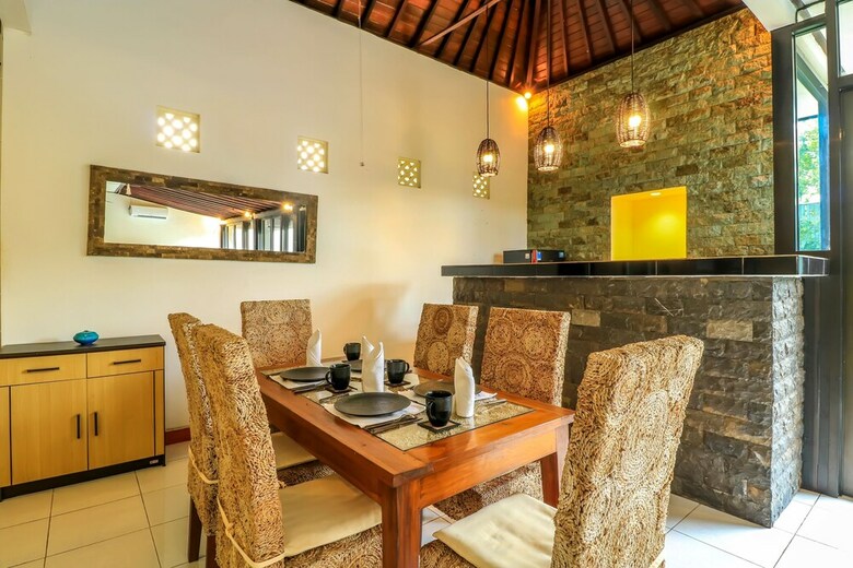 Hostal Oyo 2542 Villa Iluka 2