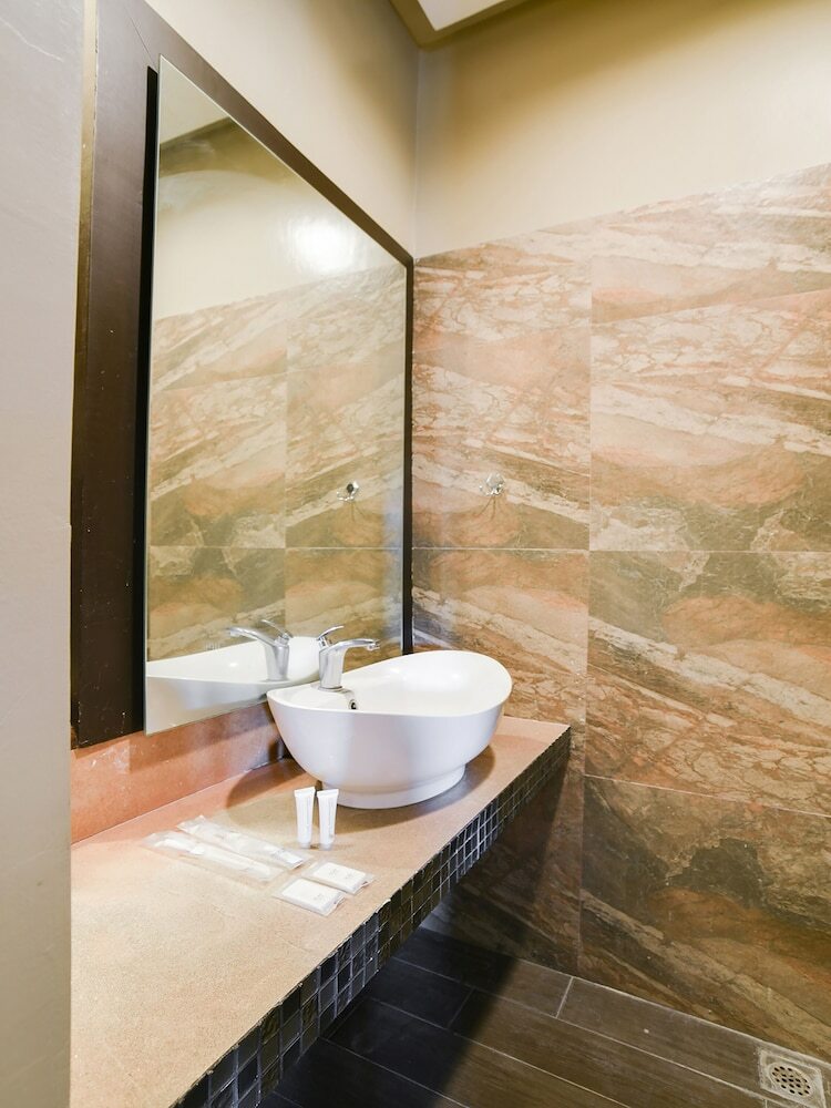 Hotel Oyo 425 Residences By Sirc