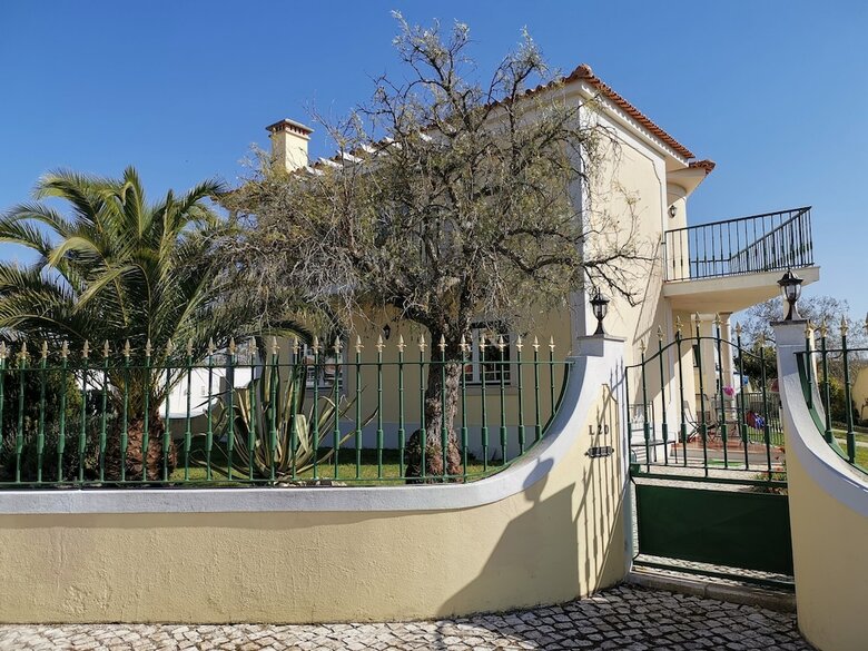 Hotel Happy Home Obidos
