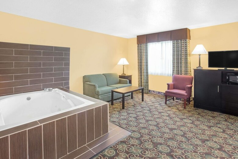 Hotel Baymont By Wyndham Holland