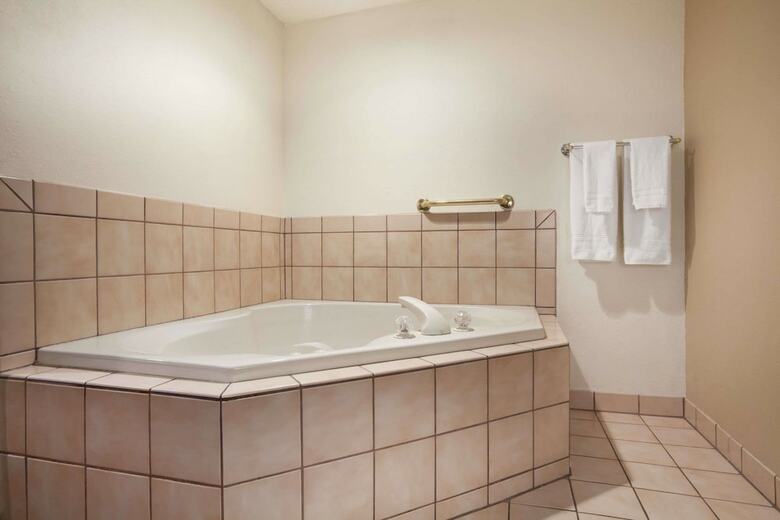 Hotel Super 8 By Wyndham Williston Nd