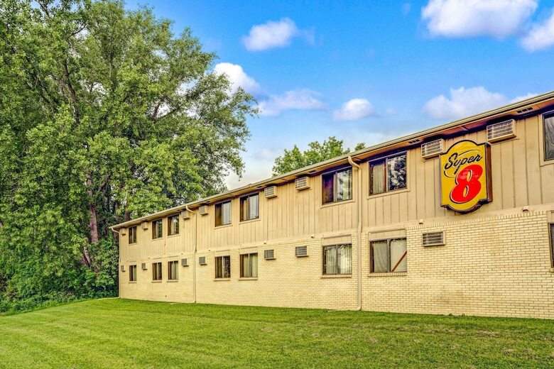 Hotel Super 8 By Wyndham Chaska