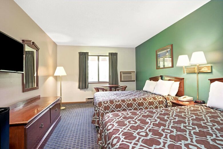 Hotel Super 8 By Wyndham Hudson