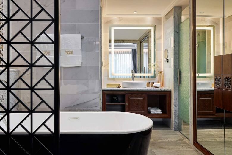 Peridot Grand Hotel & Spa By Aira
