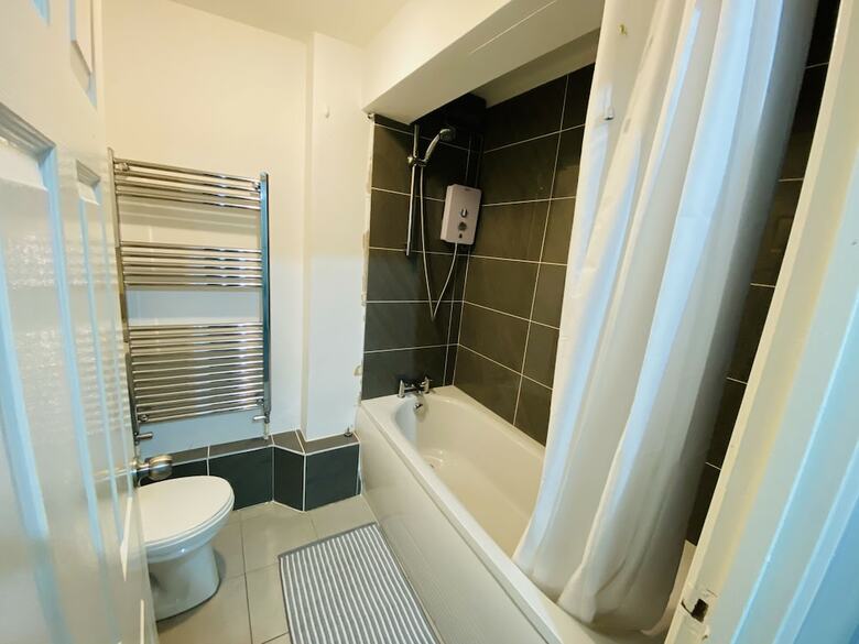 Nice 3-bed Apartment Close To Heathrow