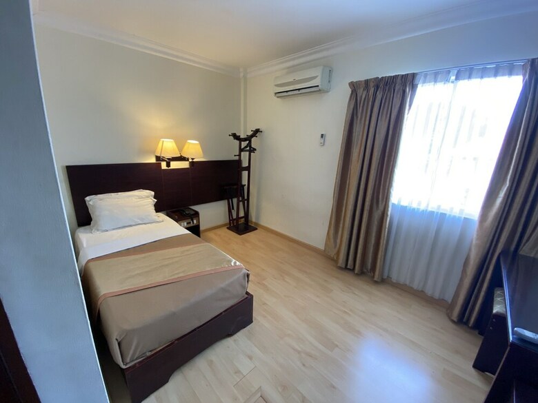 Oyo Capital O 89658 Bustani Hotel