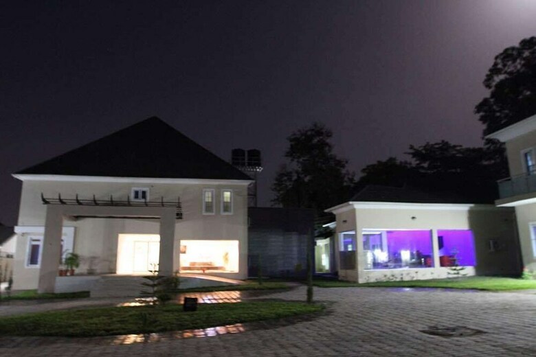 The Point Rayfield  Hotel
