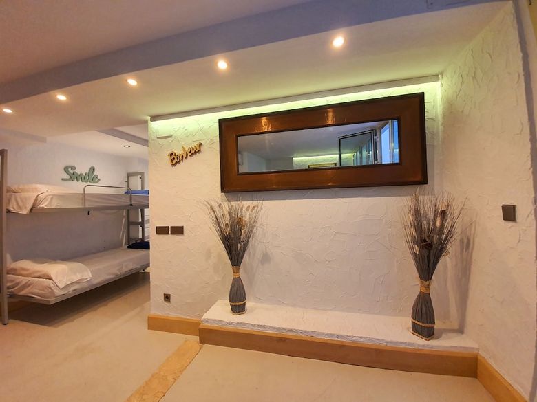 Hostal Y Hostel - Albergue Juvenil