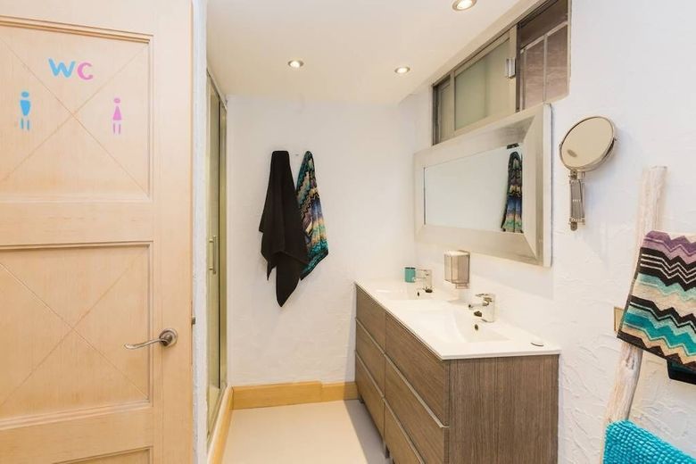 Hostal Y Hostel - Albergue Juvenil