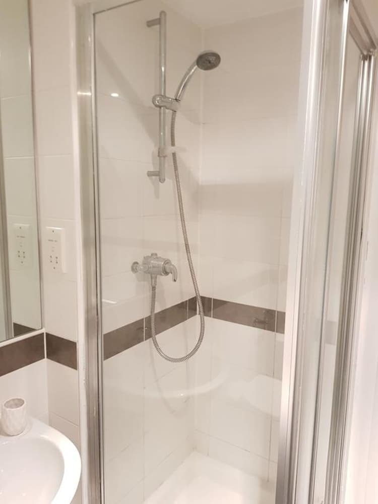 Apartamentos Point Pleasant � London 2 Bed Penthouse
