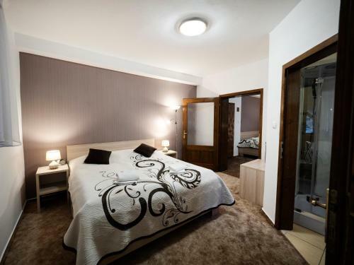 Hostal Penzion Almada