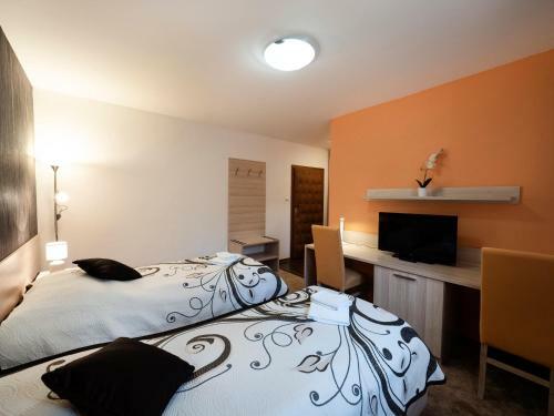 Hostal Penzion Almada
