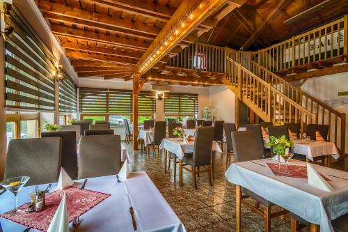 Hostal Penzion Almada