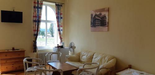 Hostal Victoria - Penzion & Restaurant