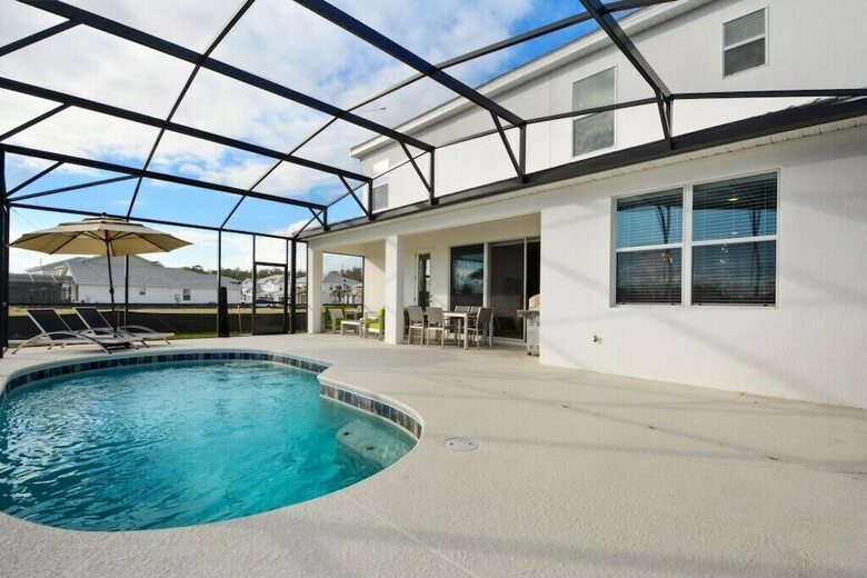 Stunning Vacation Home So3890